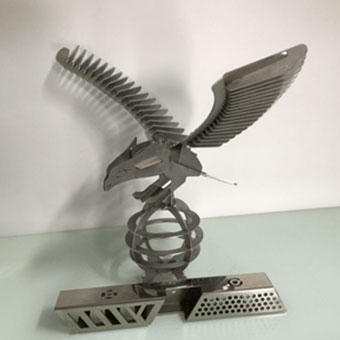   &nbsp;三卡盘激光切管机