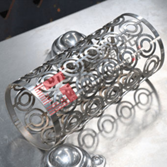    三卡盘激光切管机