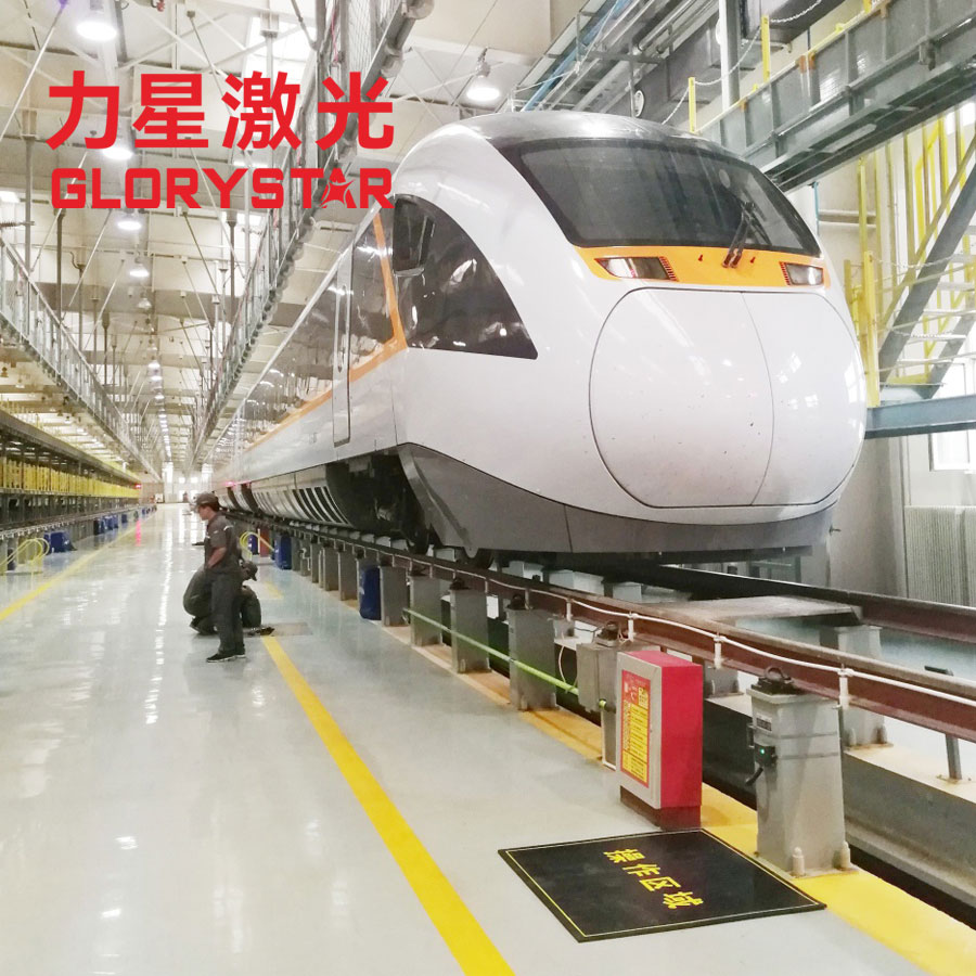 光纤激光切割机在轨道...